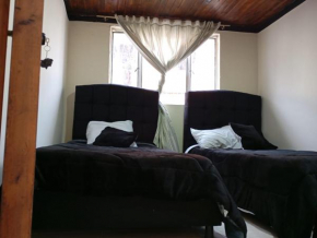Aparta Hotel, Laches!